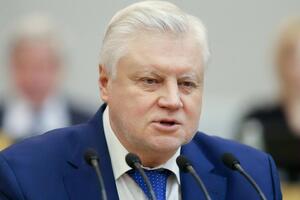 Миронов заявил, что помогает "тем, кто с оружием в руках защищает право говорить на родном русском языке"