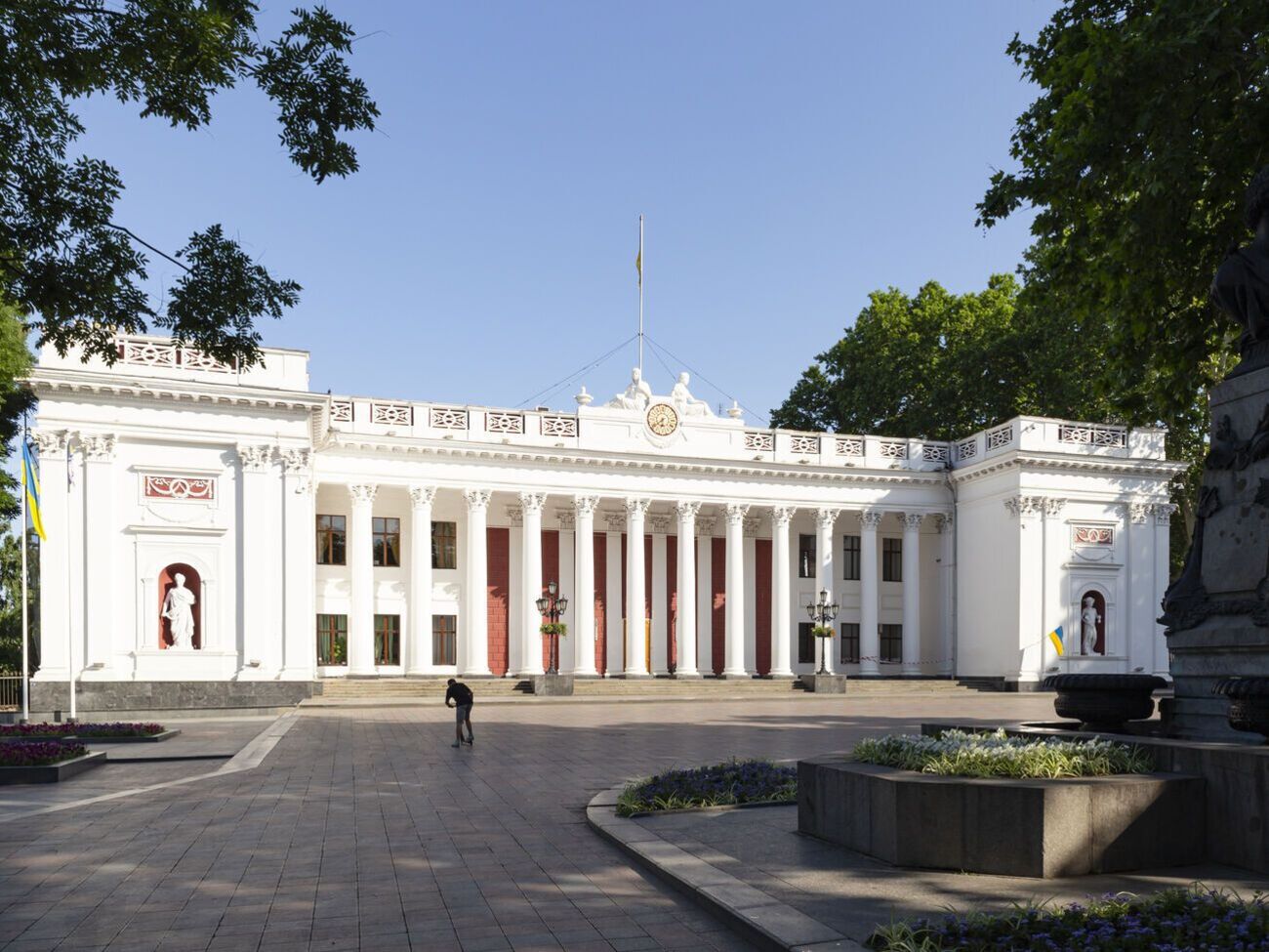 Трех чиновников Одесского горсовета подозревают в участии в преступной организации