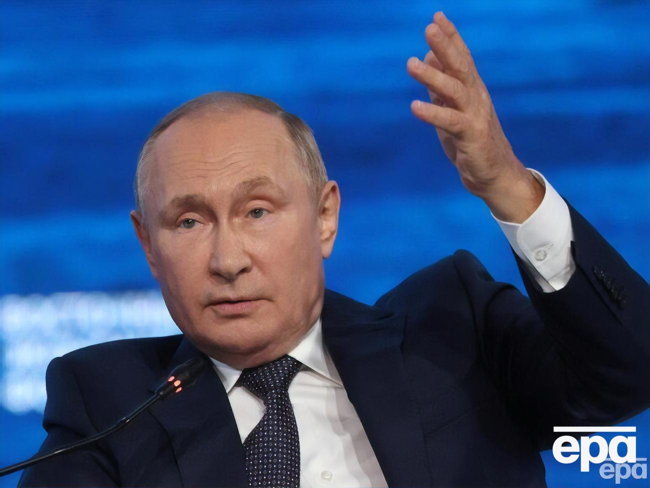 Путин призвал журналистов верить только ему