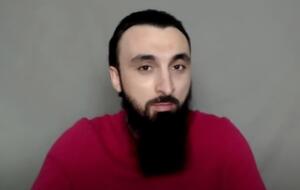 Чеченский госканал обвинял в убийстве Абдурахманова живущую за границей оппозицию, в оппозиции напоминали о его конфликте с властями