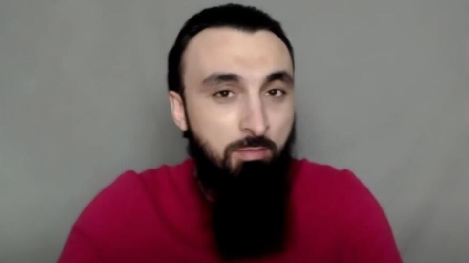 Чеченский госканал обвинял в убийстве Абдурахманова живущую за границей оппозицию, в оппозиции напоминали о его конфликте с властями