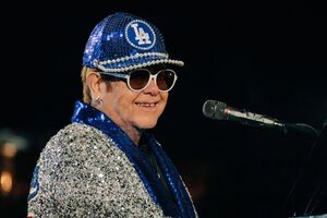 Элтон Джон: Мне грустно видеть, как сейчас дезинформация используется для разделения нашего мира