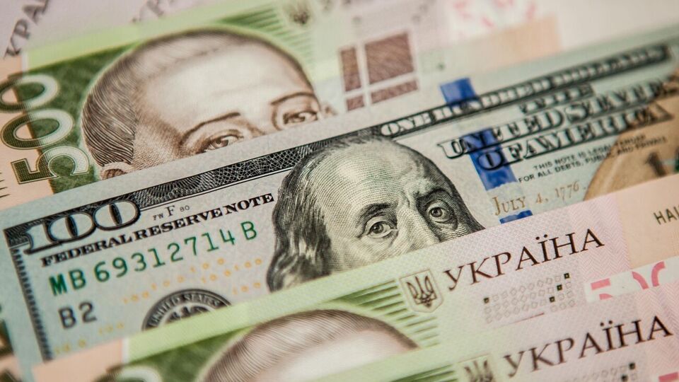 Курс гривны вырос к доллару