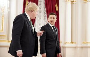 Джонсон впервые посетил Украину в должности премьер-министра Великобритании. Зеленский после встречи с ним сказал, что новый союз станет "очень неплохой площадкой" для сотрудничества по вопросам безопасности и торговли