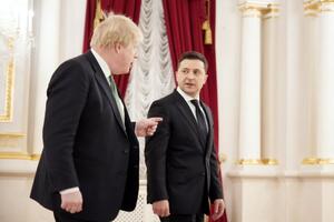 Джонсон впервые посетил Украину в должности премьер-министра Великобритании. Зеленский после встречи с ним сказал, что новый союз станет "очень неплохой площадкой" для сотрудничества по вопросам безопасности и торговли