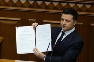 Зеленский подписал указ в парламенте 1 февраля