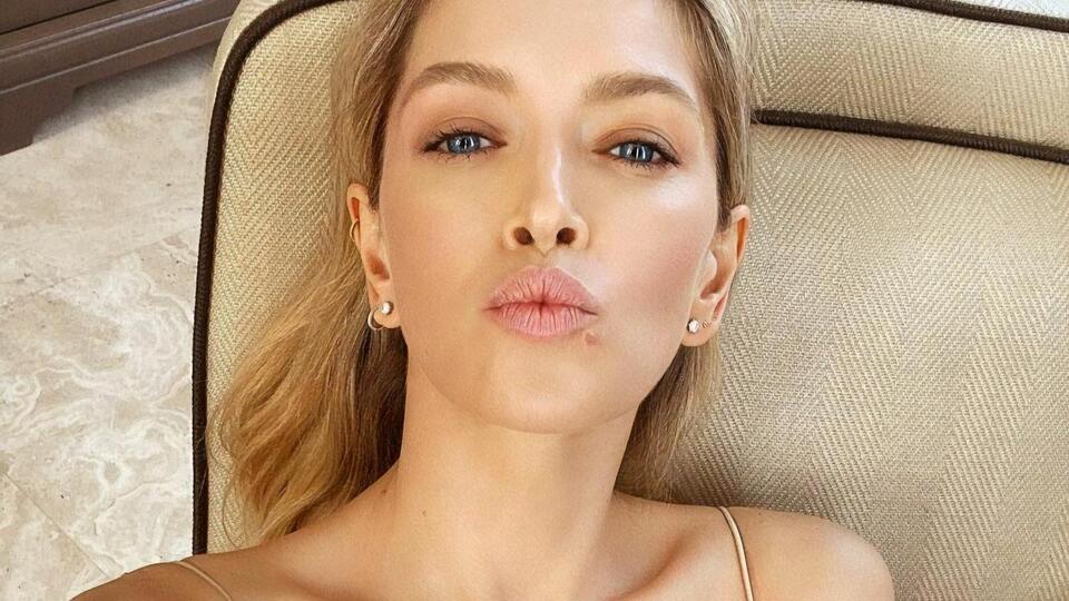 Брежнева призналась, что берет уроки вокала у Ломакина