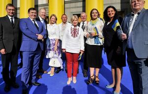 "Европейская солидарность" возглавляет парламентский рейтинг