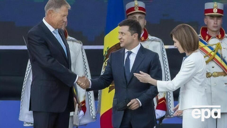 Зеленський (по центру) обговорив із Йоганнісом (ліворуч) українсько-румунську співпрацю у різних сферах