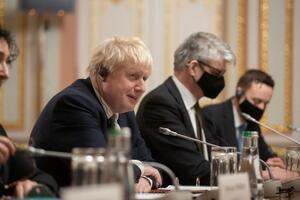 Джонсон: Сейчас жизненно важно, чтобы Россия сделала шаг назад и выбрала путь дипломатии