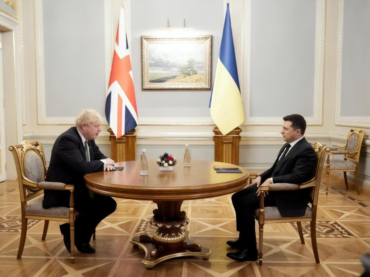 Джонсон і Зеленський заявили, що подальше втручання РФ в Україну буде масштабною стратегічною помилкою
