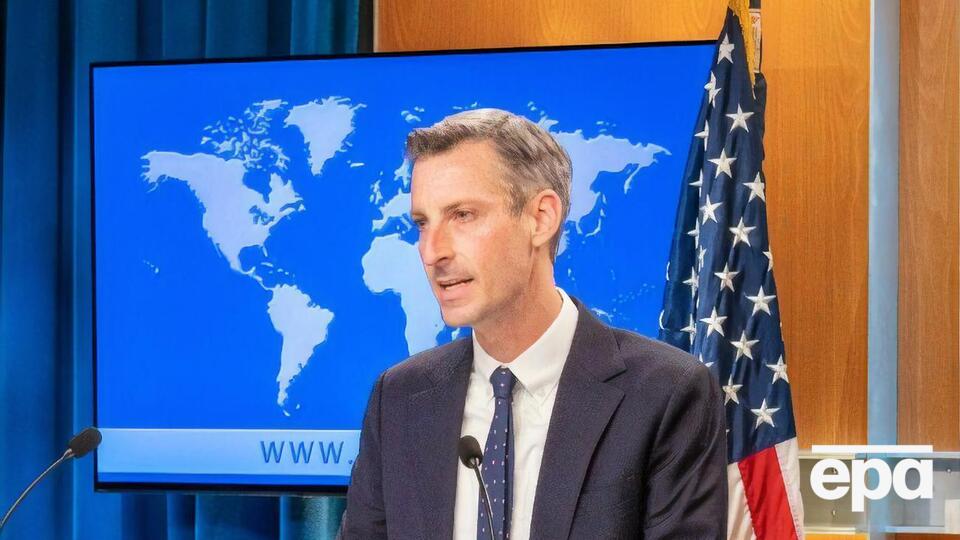 Санкции коснутся отраслей, имеющих для России стратегическое значение, отметил Прайс