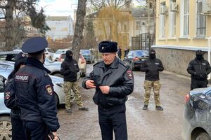 Російські силовики затримали кримських татар уранці