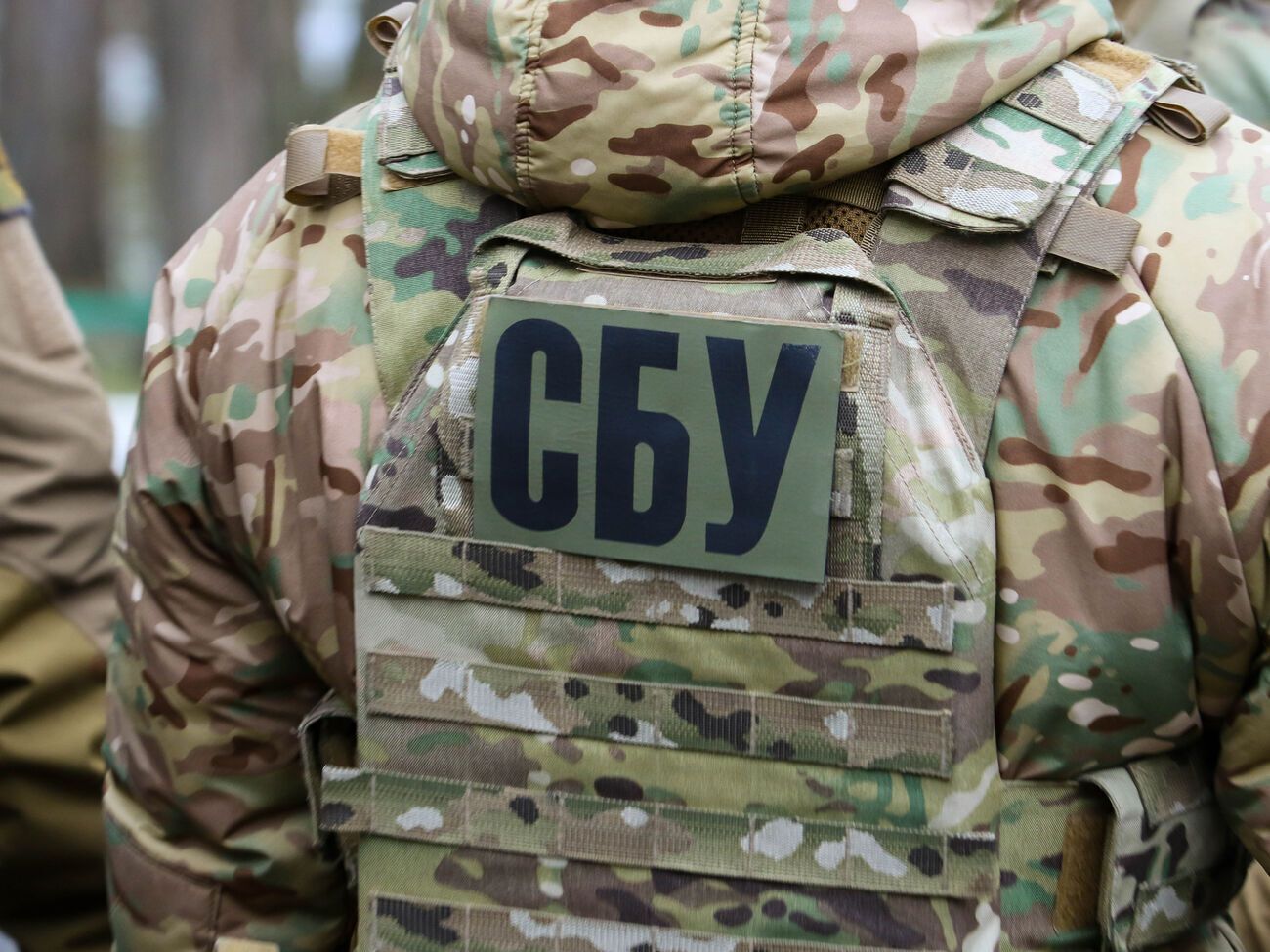 Правоохоронці також встановили, що киянин причетний до організації несанкціонованих мітингів поблизу закордонних дипломатичних представництв
