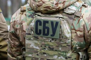 Правоохоронці також встановили, що киянин причетний до організації несанкціонованих мітингів поблизу закордонних дипломатичних представництв