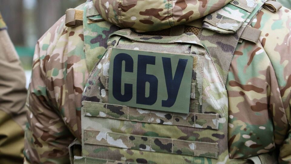 Правоохоронці також встановили, що киянин причетний до організації несанкціонованих мітингів поблизу закордонних дипломатичних представництв