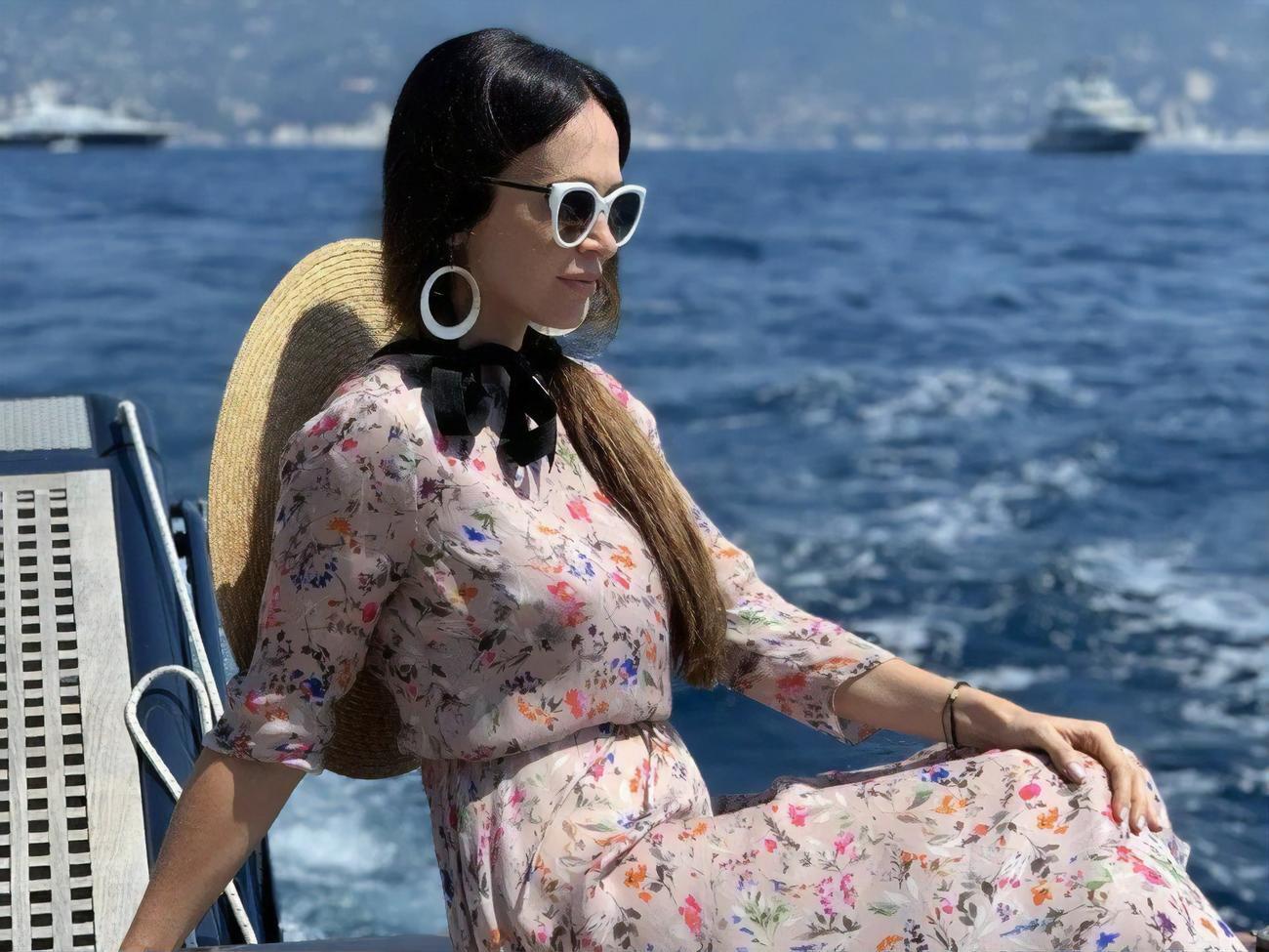 Яна Кернес вела приватну нотаріальну практику