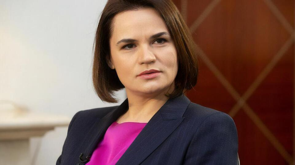 Александр Лукашенко вынужден во всем уступать Кремлю для сохранения власти в Беларуси, считает Светлана Тихановская