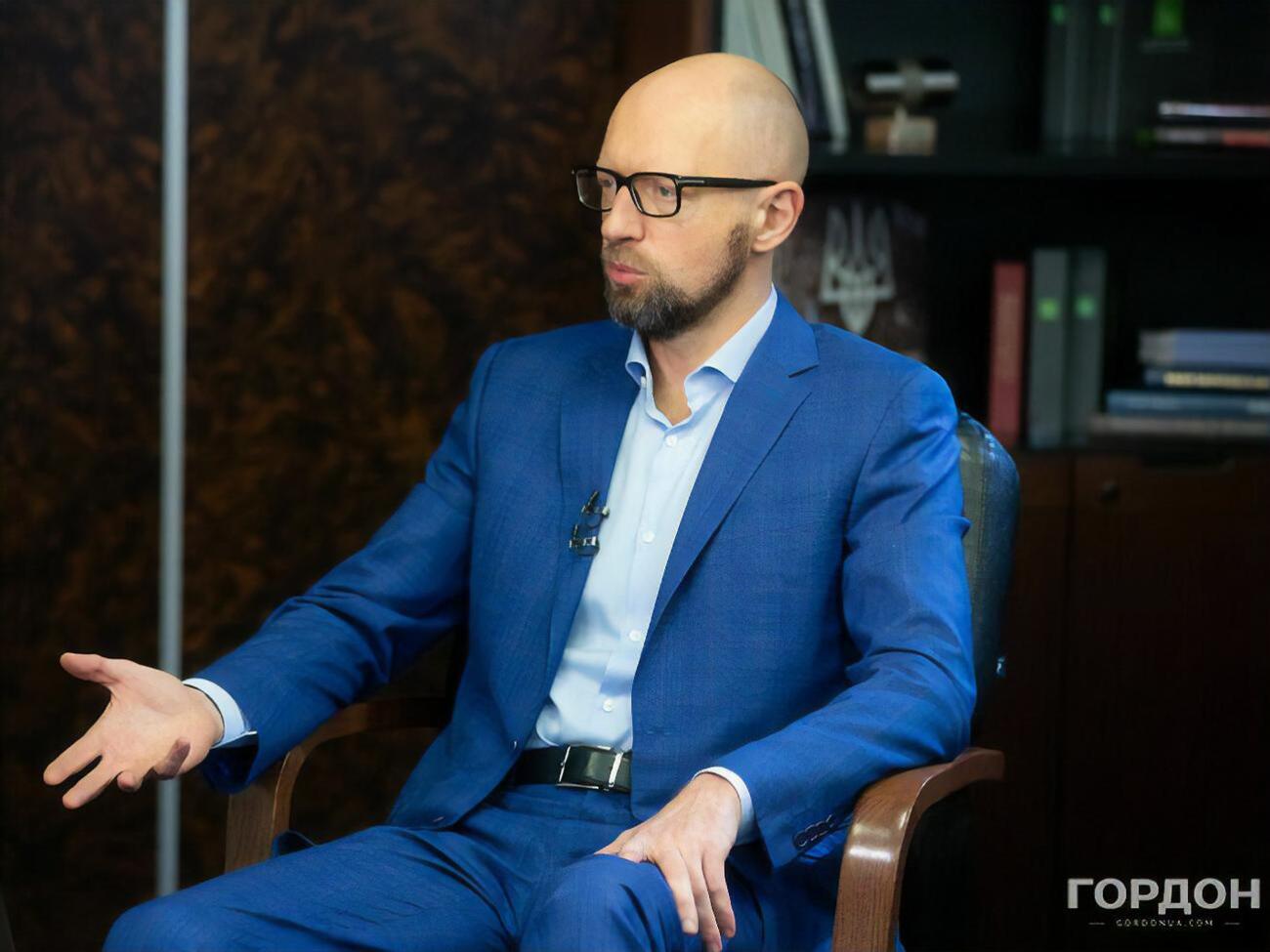 Яценюк: Зеленский призывает украинцев не паниковать, отрицая возможность нового российского вторжения, и в то же время просит у Запада военную помощь и новые санкции против РФ