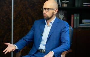 Яценюк: Зеленський закликає українців не панікувати, заперечуючи ймовірність нового російського вторгнення, і водночас просить у Заходу військову допомогу та нові санкції проти РФ