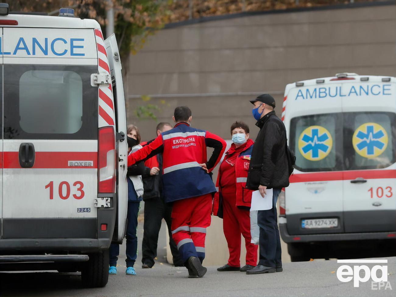 Через COVID-19 упродовж доби госпіталізували майже 4 тис. людей