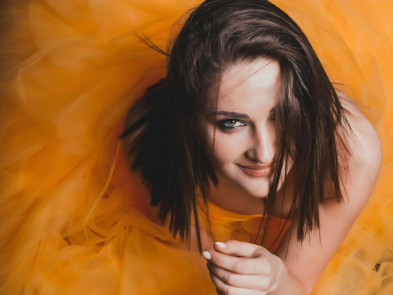 Песик призналась, что солнце заставило ее улыбнуться