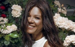 Руслана: Отец очень переживает. Говорит: "Я каждую неделю будут звонить и спрашивать, когда стану дедушкой"