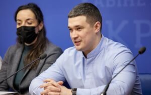 По словам министра, задача Минцифры – не оцифровывать все, а сделать так, чтобы данные "бегали" по государственным органам вместо людей