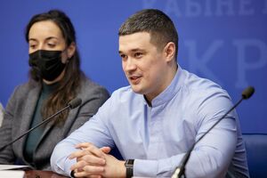 За словами міністра, завдання Мінцифри – не оцифровувати все, а зробити так, щоб дані "бігали" по державних органах замість людей