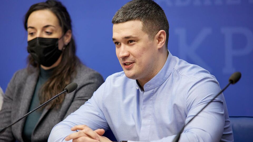 По словам министра, задача Минцифры – не оцифровывать все, а сделать так, чтобы данные "бегали" по государственным органам вместо людей