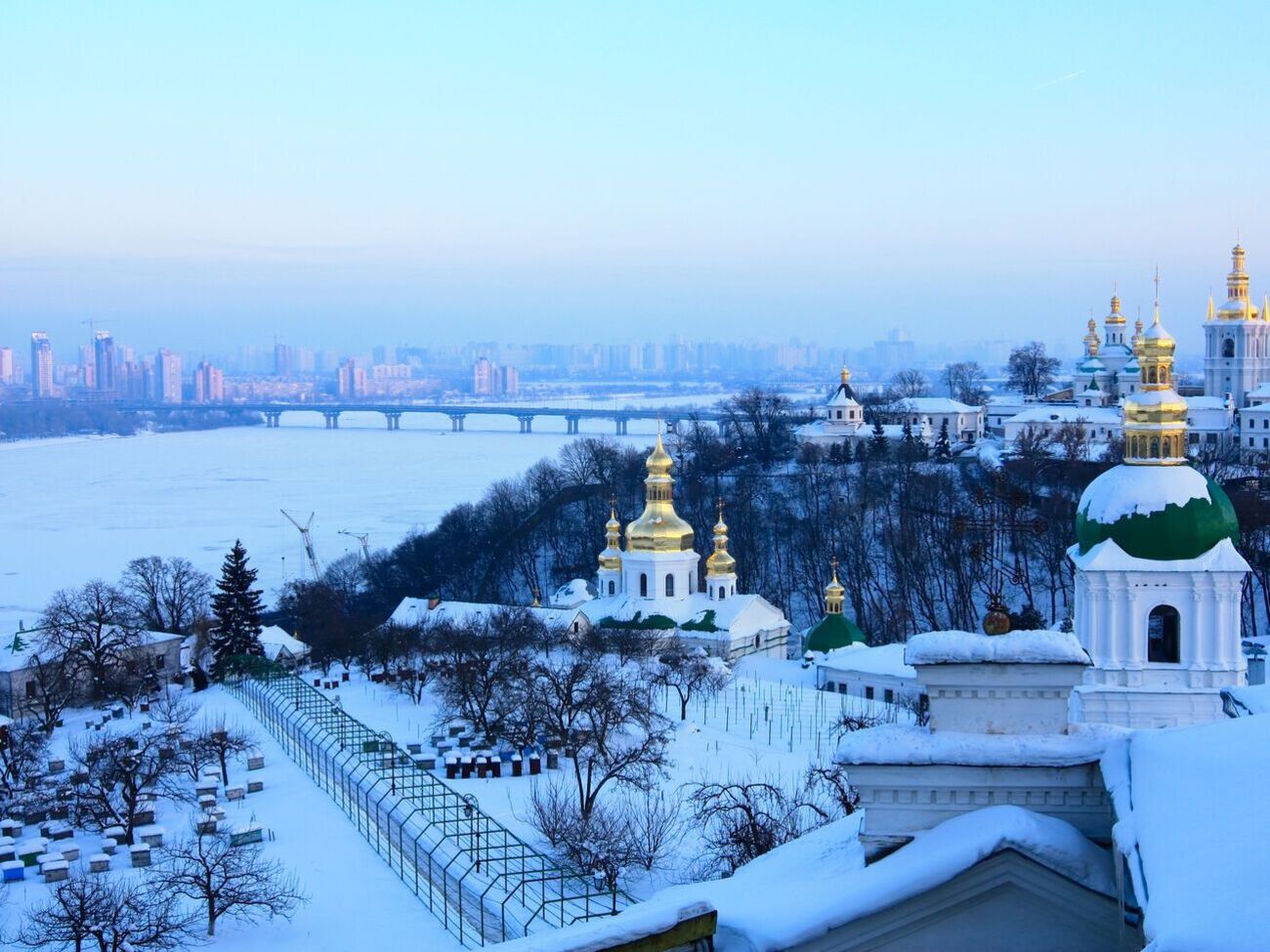 Граждан Японии и Нидерландов призвали срочно покинуть Украину