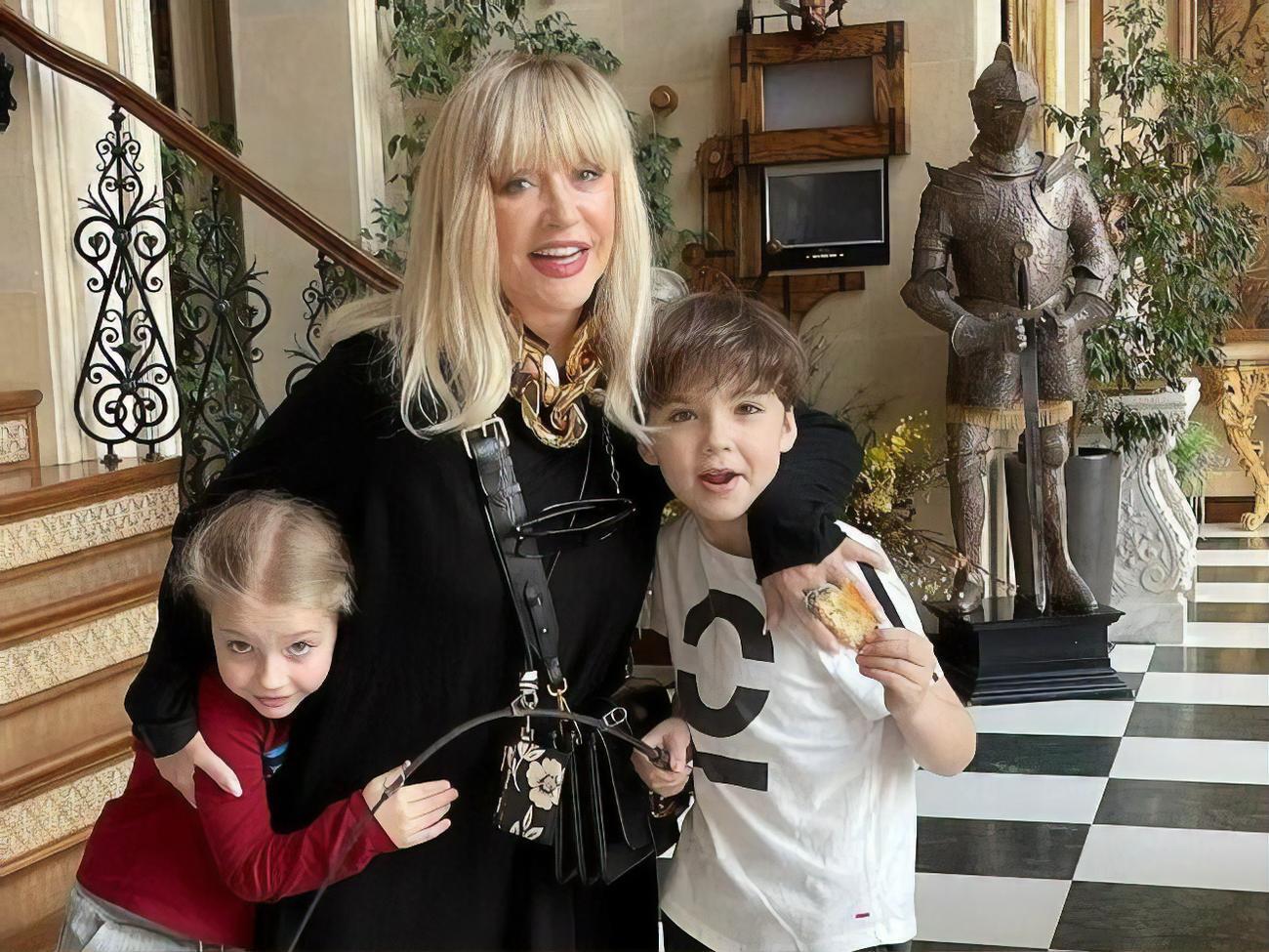 Дети Пугачевой Лиза и Гарри родились в 2013 году