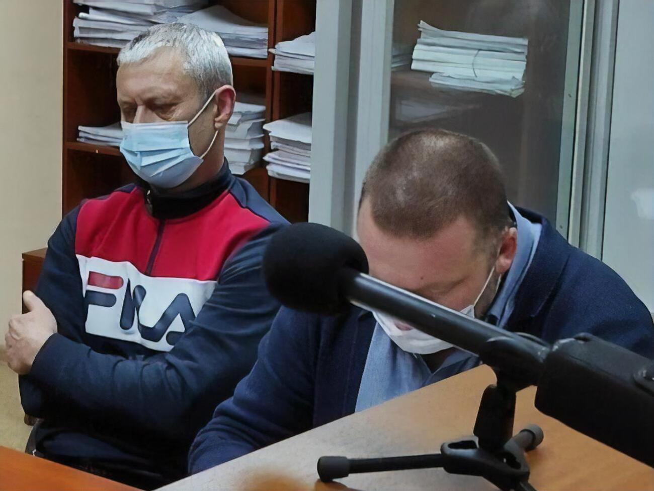 Адвокат объяснил, что был с подзащитным в суде