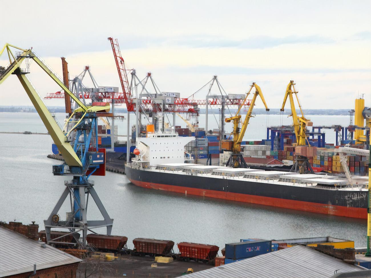 9 лютого ЗМІ написали, що Росія перекриє значні частини акваторій Чорного та Азовського морів і не залишить можливості проходу торгових суден