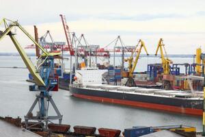 9 лютого ЗМІ написали, що Росія перекриє значні частини акваторій Чорного та Азовського морів і не залишить можливості проходу торгових суден