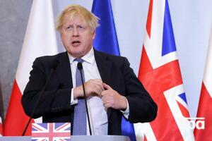Джонсон: Ми фіксуємо зосередження величезної кількості російських батальйонних груп на кордонах України