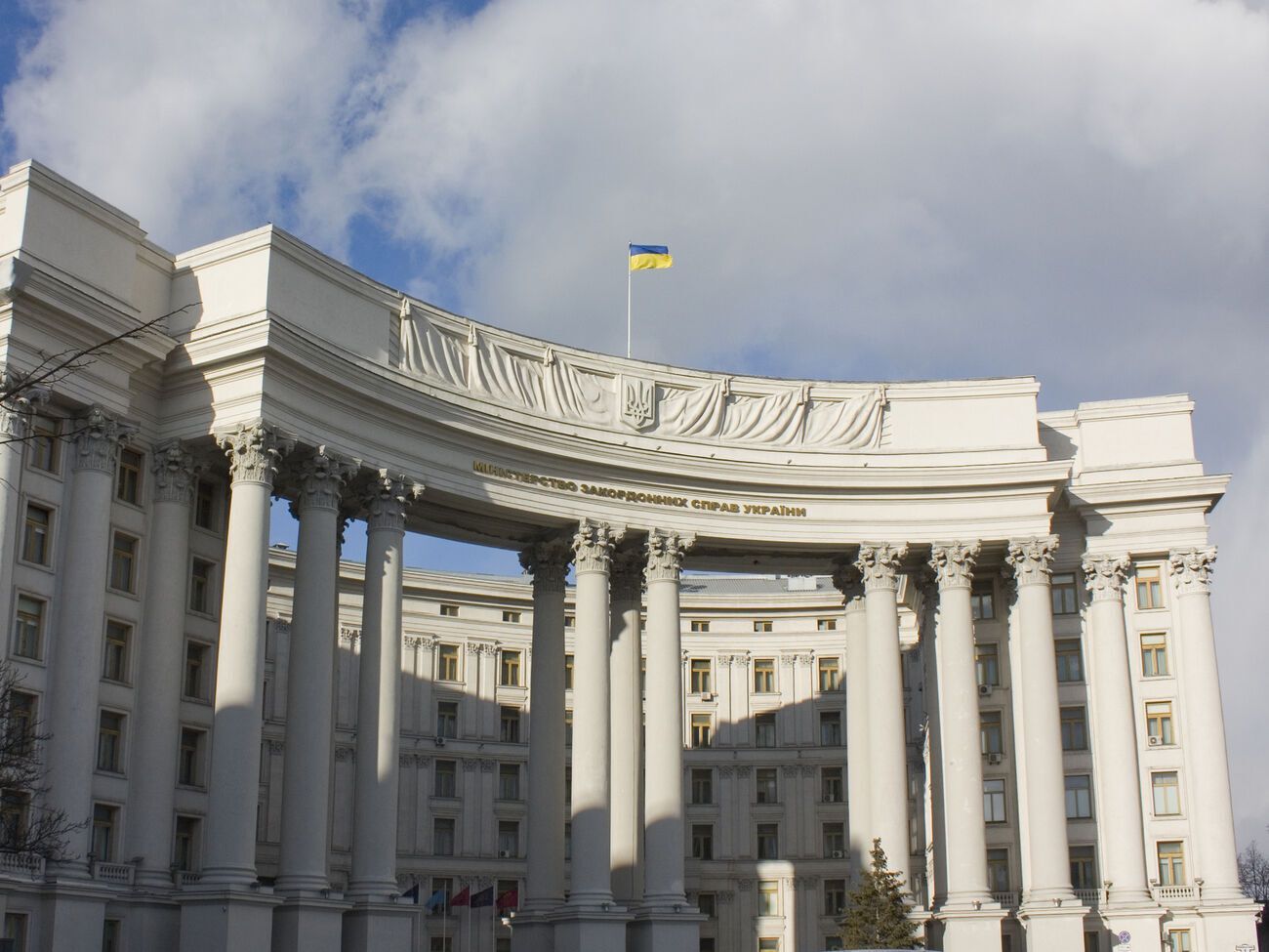 Украинская дипломатия круглосуточно находится на связи со всеми ключевыми партнерами, отметили в МИД