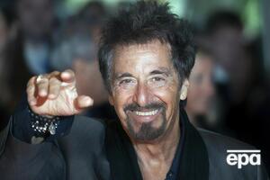 Аль Пачино танцевал под музыку, которую слушал в наушниках