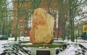 Следы вандализма уже убрали