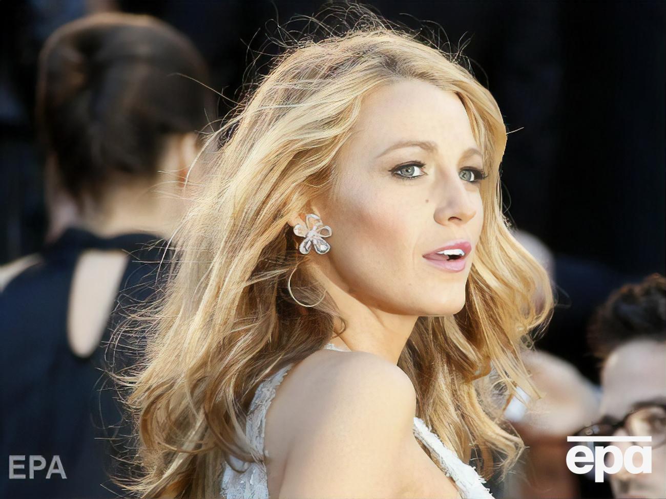 Для заходу Лайвлі вибрала костюм-трійку від Sergio Hudson