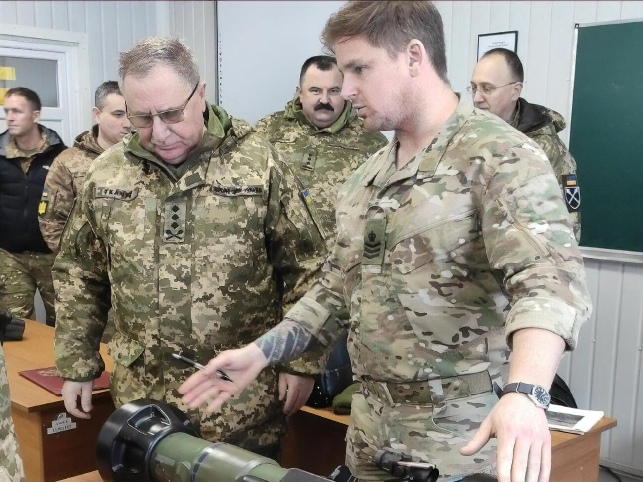 Британия отправила в Украину противотанковые ракетные установки, а также инструкторов, которые обучают украинских военных обращению с новым оружием