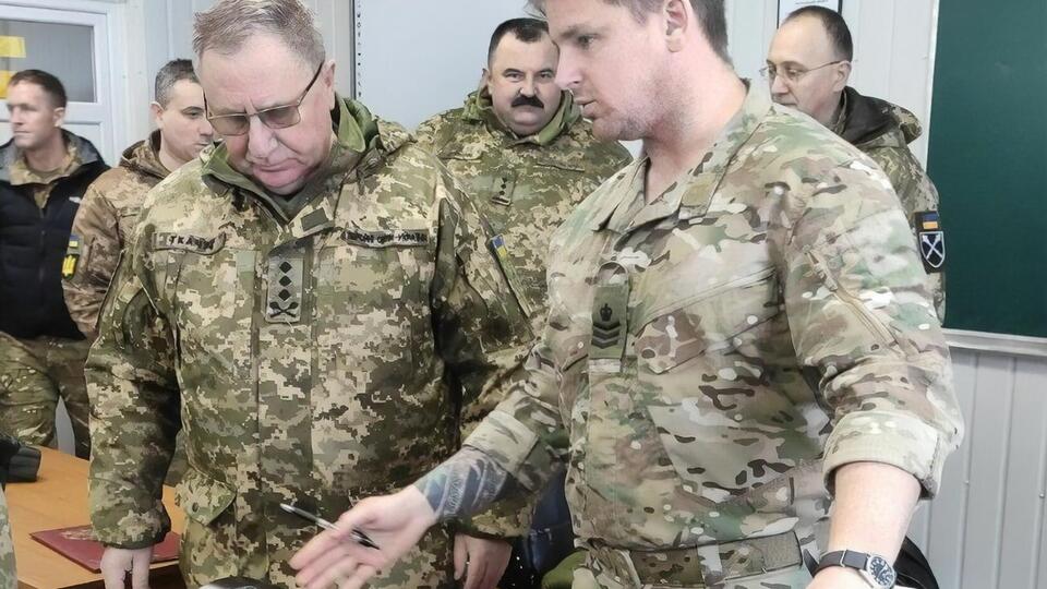 Британия отправила в Украину противотанковые ракетные установки, а также инструкторов, которые обучают украинских военных обращению с новым оружием