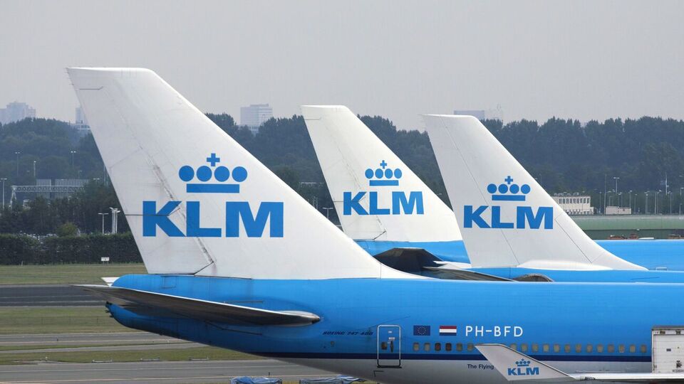 У KLM пасажирам скасованих рейсів радять звертатися по роз'яснення в МЗС Нідерландів