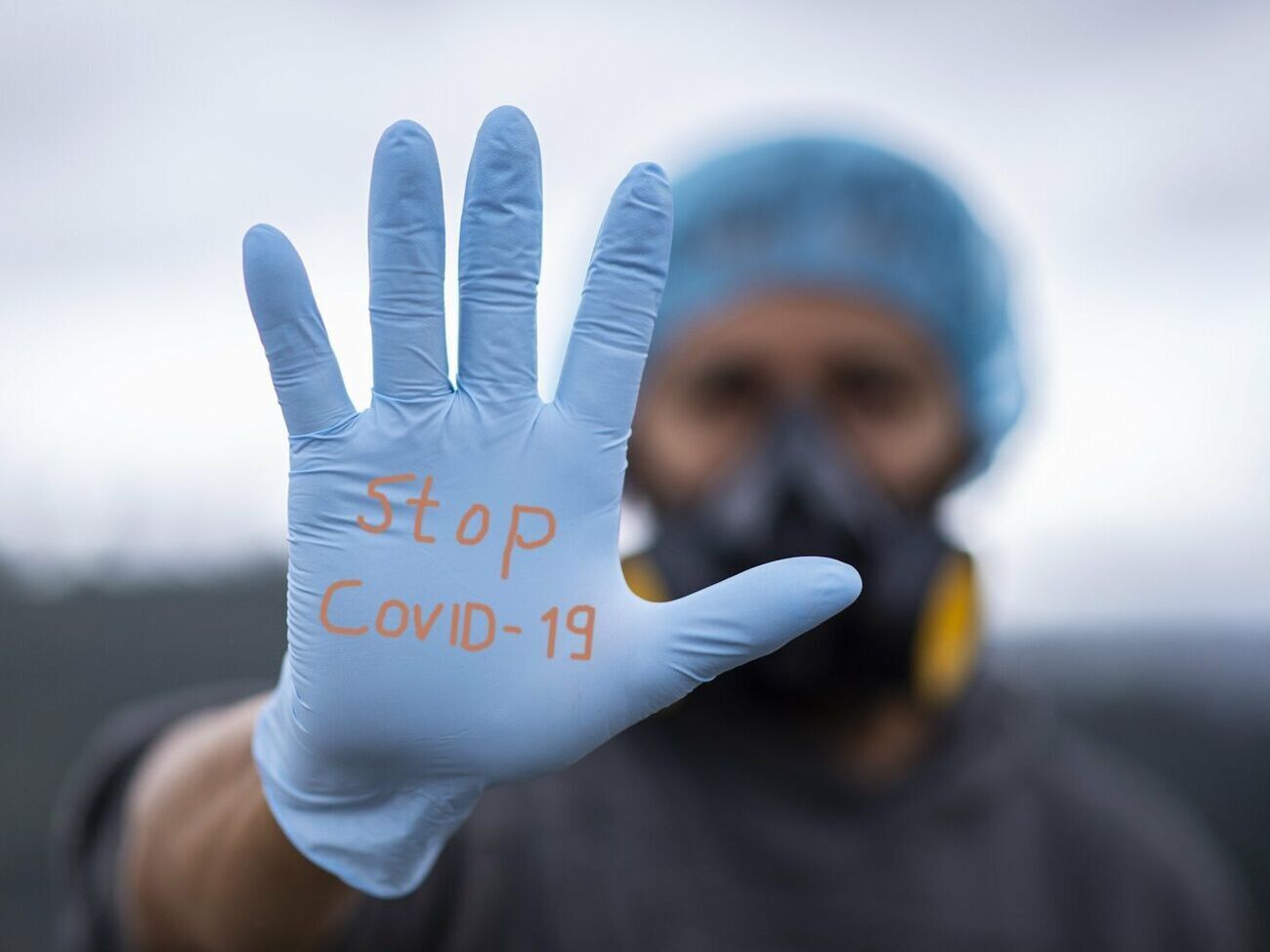Кількість випадків COVID-19 перевищила в Україні 4,5 млн