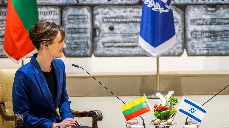 Чміліте-Нільсен зазначила, що не запитувала, чи зможуть країни Балтії передати Україні зброю ізраїльського виробництва, якщо виникне така потреба