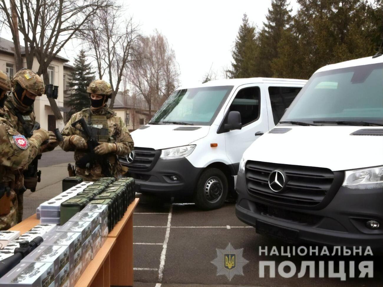 Спецназ получил автомобили, оптические прицелы, баллистические калькуляторы, приборы ночного видения