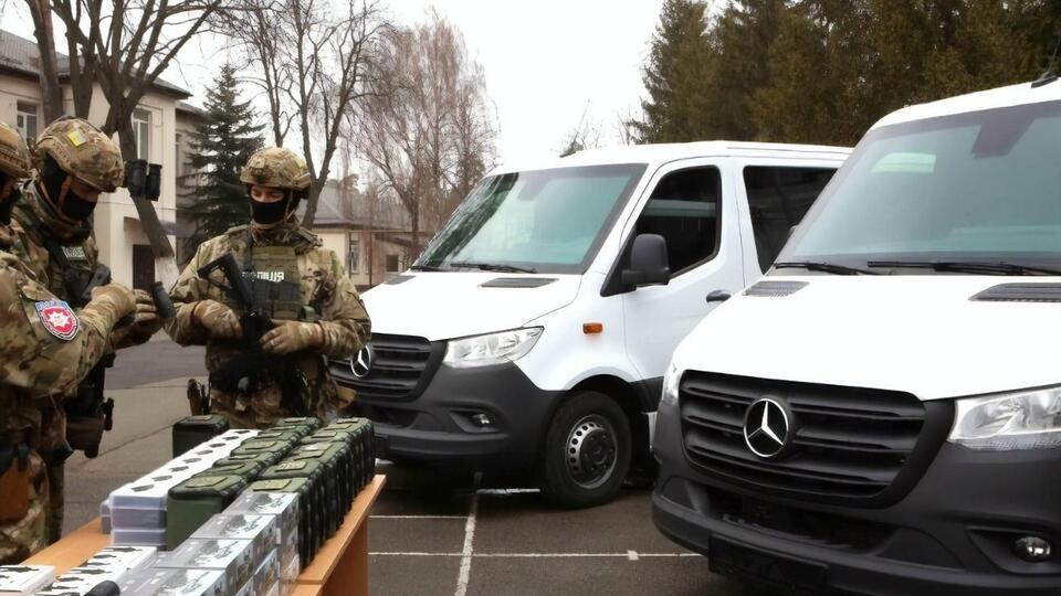 Спецпризначенцям передали автомобілі, оптичні приціли, балістичні калькулятори, прилади нічного бачення