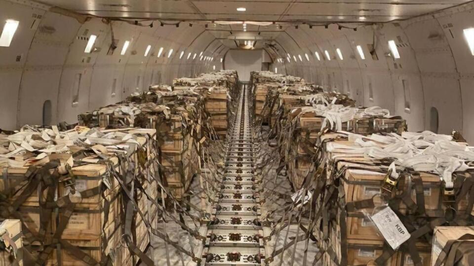 Два самолета доставили в Украину 180 тонн военной помощи
