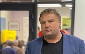 Перед нацією нарешті має виступити лідер із чітким планом. Тільки сильний лідер може вивести державу зі складних часів