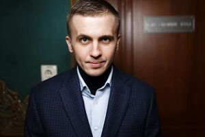Ткач: Біля віп-терміналу аеропорту Дніпра на нашу знімальну групу скоїла напад озброєна охорона